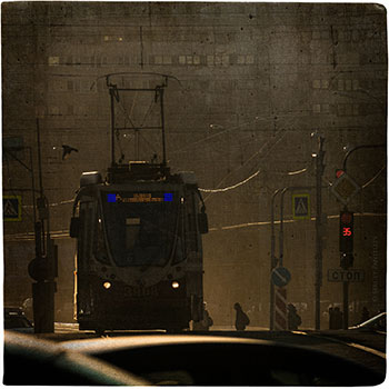 35, красный