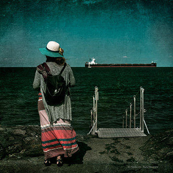 У моря