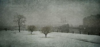 Нева, корабль и снег