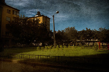 Дворик у метро